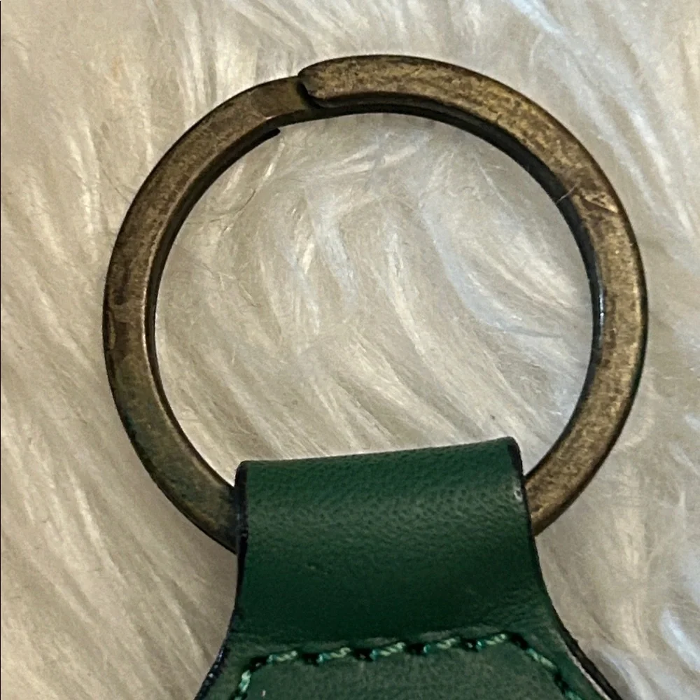 Burberry’s Vintage Green leather keychain with nova check unisex